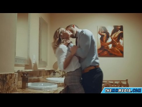 ❤️ Nalika pirang semok seduces sampeyan ing toilet umum Super jinis ing jv.pornfuror.ru ❌